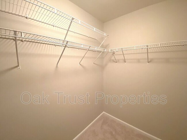 Building Photo - 237 Border Rd