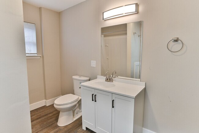 Building Photo - 2 Bedroom Single Family on N 4th St