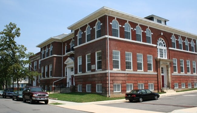 Primary Photo - 1322 Half St SW