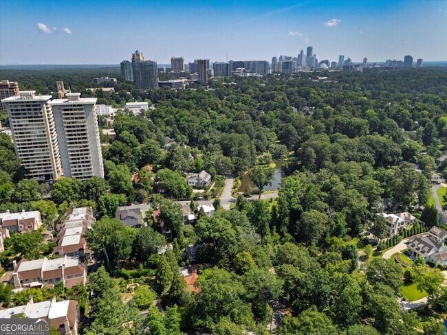Building Photo - 2538 Parkside Dr NE