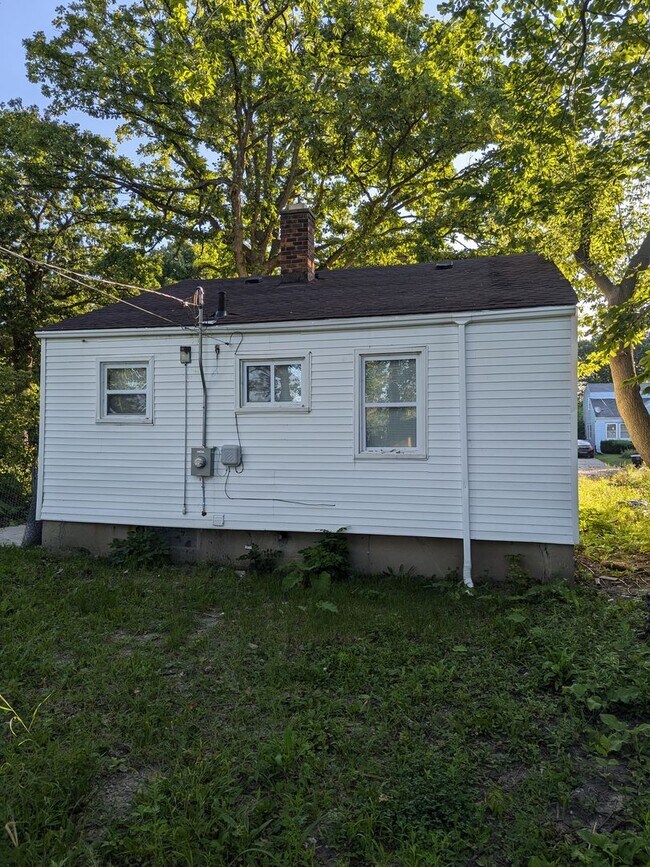 Building Photo - 5217 Neff-2 BED & 1 BATH FOR RENT