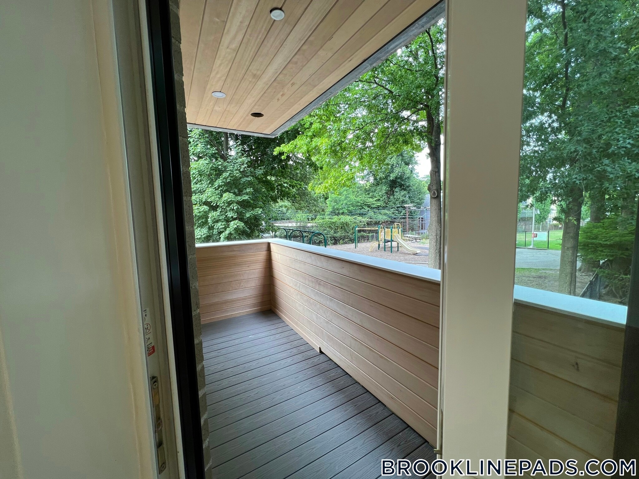 Building Photo - 65 Cameron St