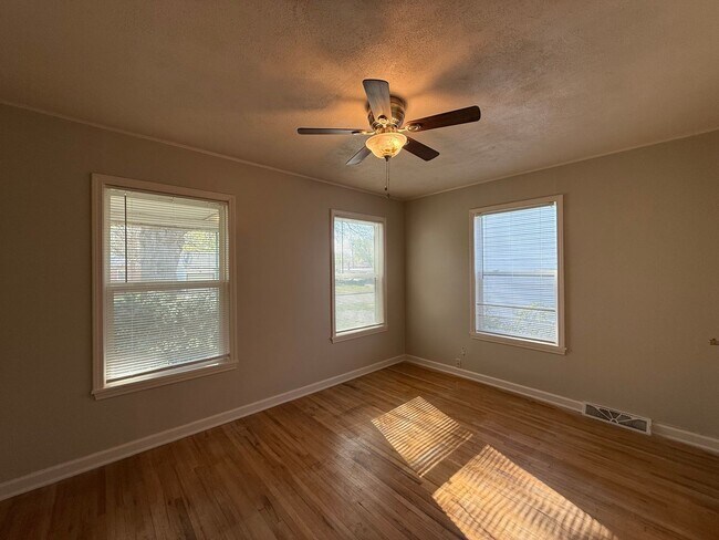 Building Photo - 743 S Fountain St