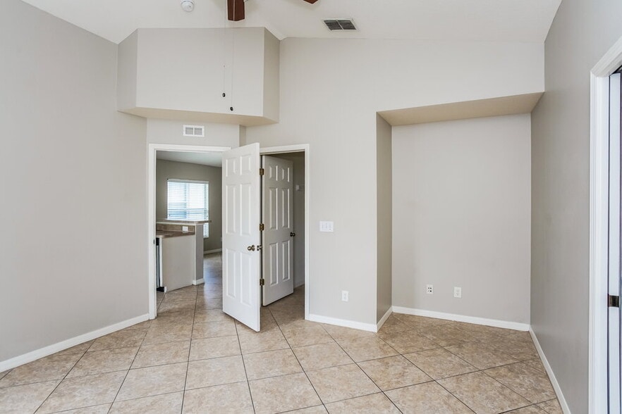 Building Photo - 7554 Oxford Garden Cir