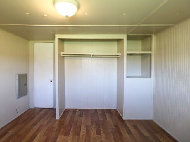 Building Photo - Excellent Location close to Fayetteville!