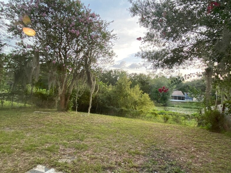 Building Photo - 2032 Gregory Dr