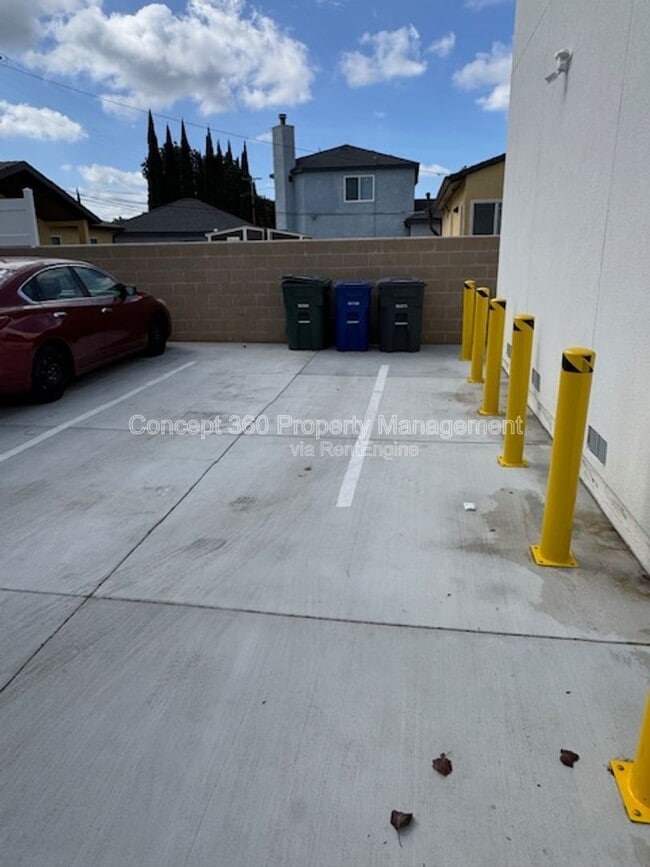 Building Photo - 6168 Briercrest Ave