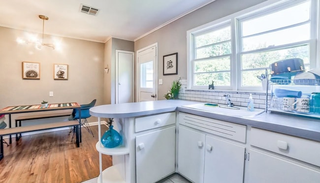 Building Photo - Beautifully Renovated Rose District Home