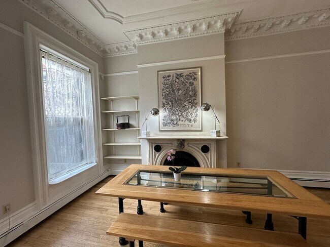 Building Photo - 36 Upton St