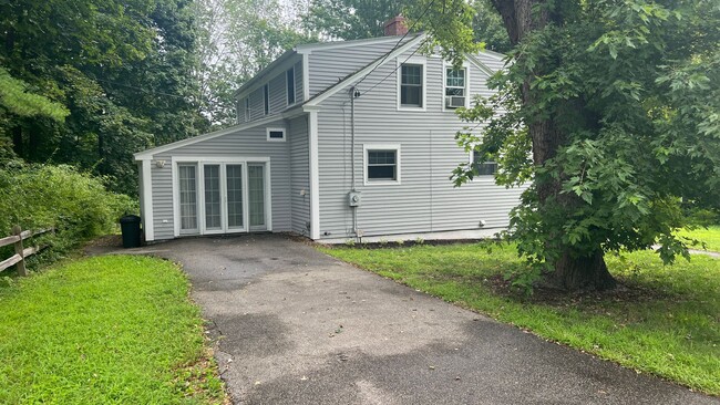 Building Photo - Charming 4 Bedroom Home in Durham, NH **CO...