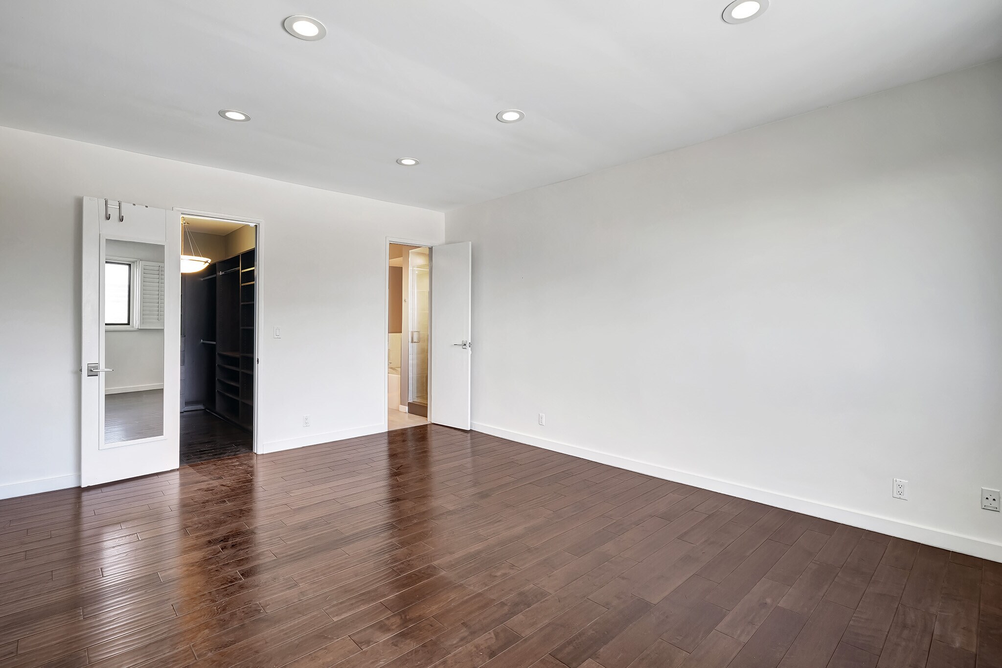 Building Photo - 8871 Burton Way