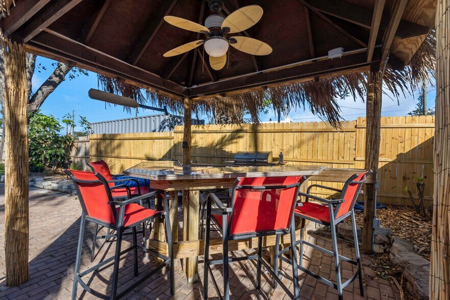 Building Photo - 10755 Clara Ln