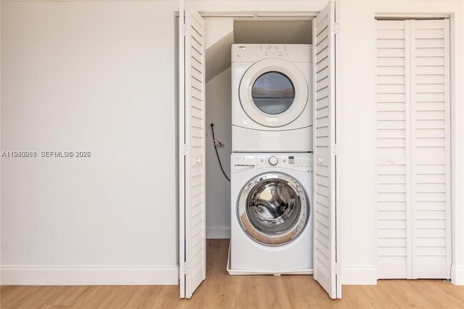 Building Photo - 2945 Bridgeport Ave