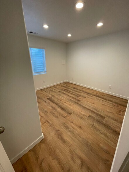 Building Photo - 1147 E Hoof Print Dr