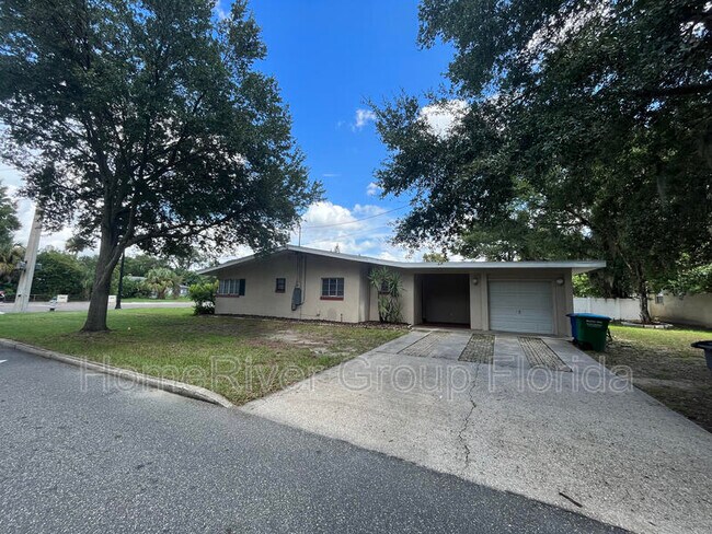 Primary Photo - 1700 Aloma Ave