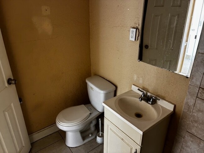 Building Photo - 311 W Ashley St