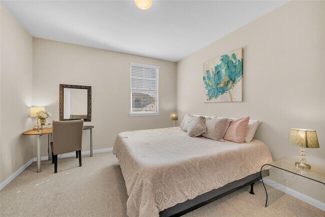 Building Photo - 520 S Meadowlark St