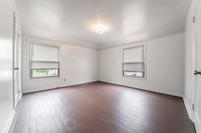 Building Photo - 1517 E 256th St