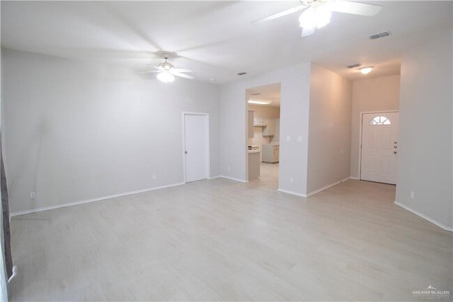 Building Photo - 16 E Martin Ave