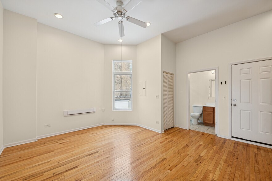 Building Photo - 2712 W North Ave