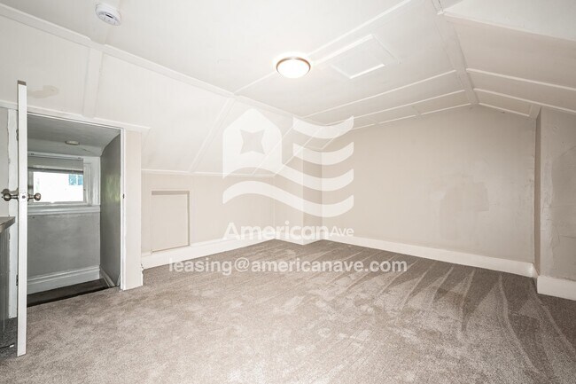 Building Photo - 734 Lillian St
