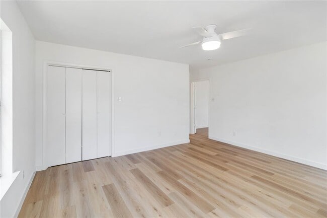 Building Photo - 209 Pope Bend S