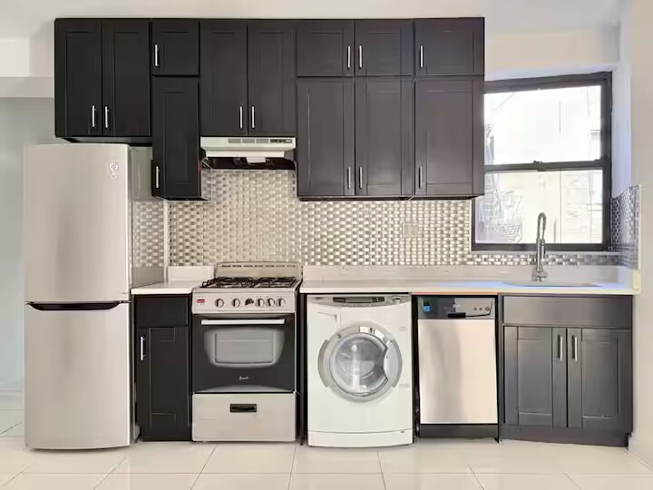 Building Photo - Nice room in a good neighborhood