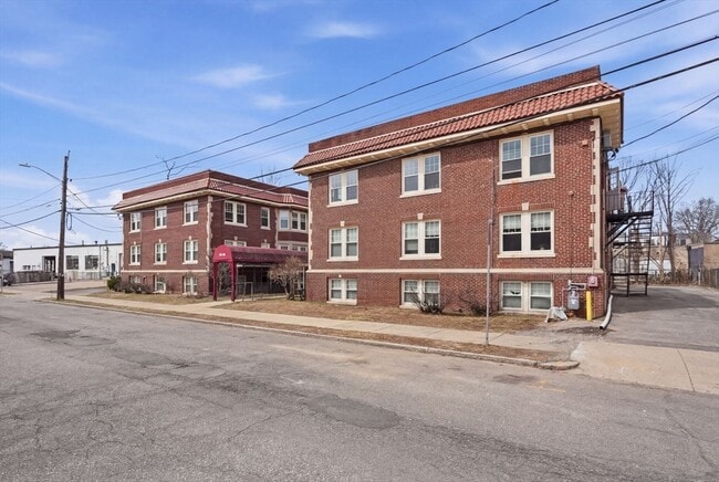 Building Photo - 41 Richardson Ave