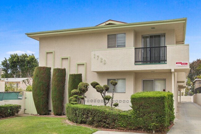 Building Photo - 1723 S. Barrington in prime West LA!