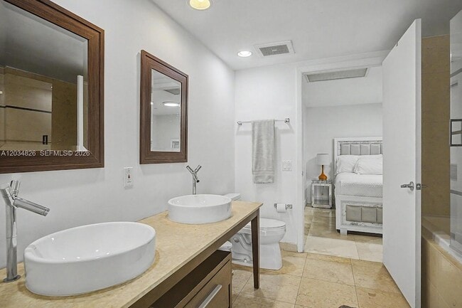 Building Photo - 485 Brickell Ave