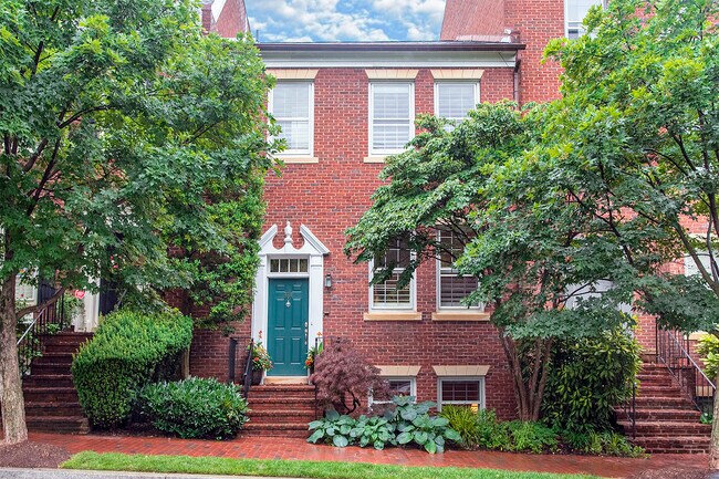Primary Photo - 3604 Reservoir Rd NW