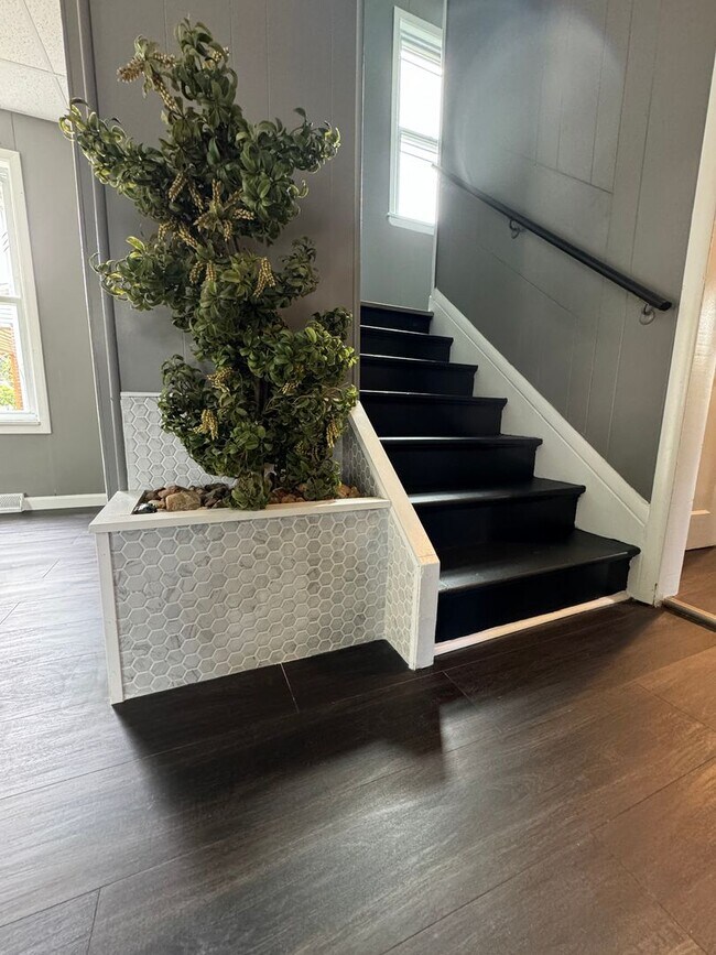 Building Photo - Rent to Own in Crestline Available Now