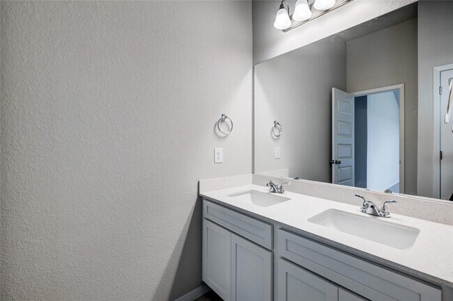 Building Photo - 120 Lyndon Dr