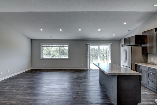 Building Photo - 600 W 9th St