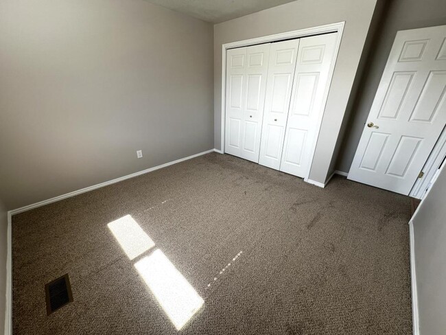 Building Photo - 676 E 3300 N