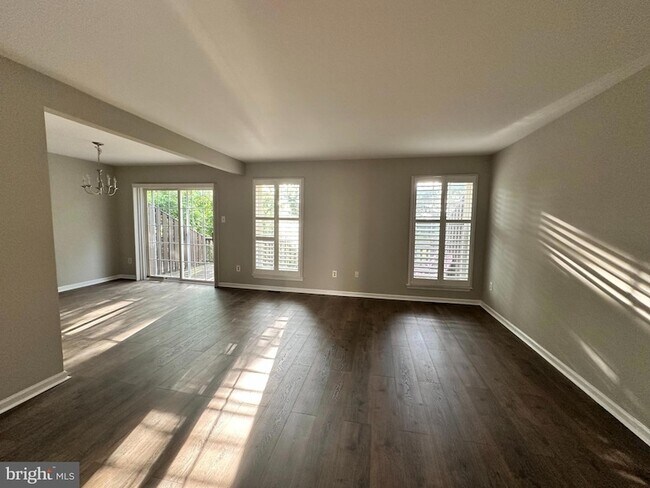 Building Photo - 155 Weybridge Dr