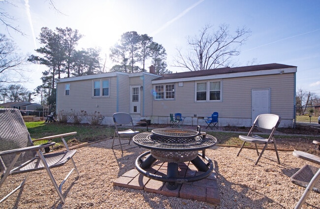 Building Photo - 314 Woodhaven Dr