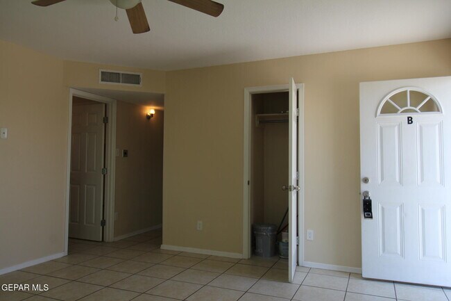 Building Photo - 9145 Begonia Pl