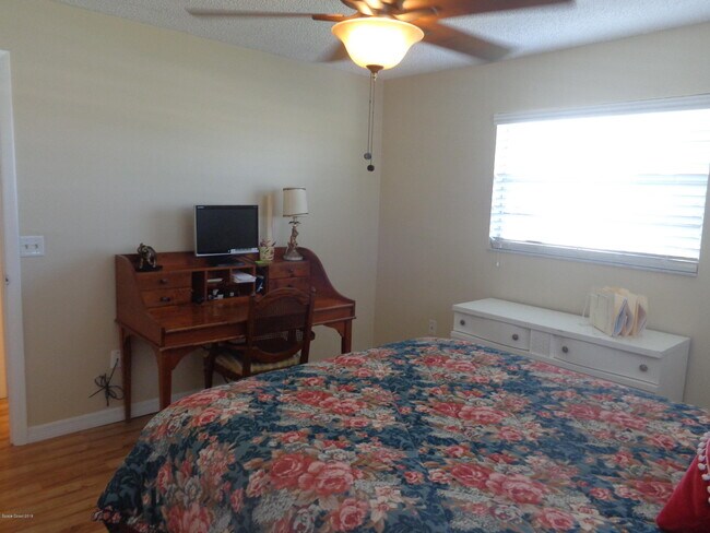 Building Photo - 412 Meadowlark Ln