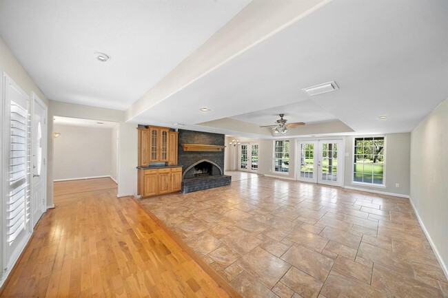 Building Photo - 7710 Antoine Dr