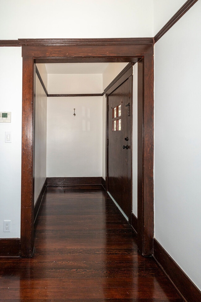 Building Photo - 1616 Bridge St