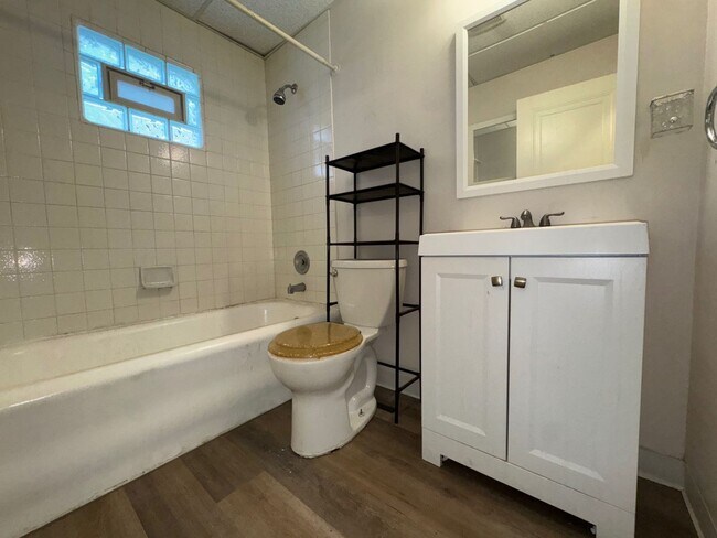 Building Photo - 3264 W 130th St