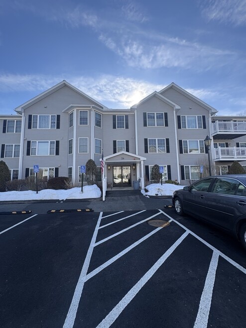 Building Photo - 26 Greenleaves Dr