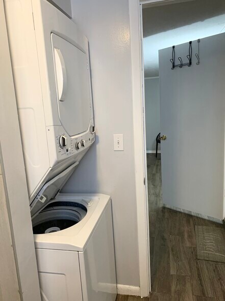 Building Photo - 2320 Vista Ave