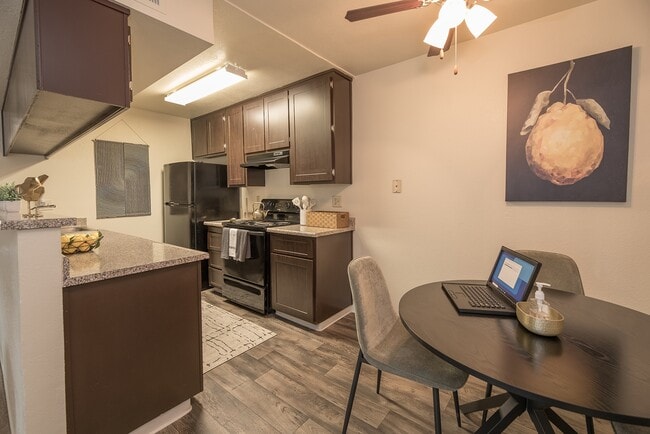 Building Photo - Pheasant Pointe