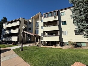 Building Photo - 6590 Delmonico Dr