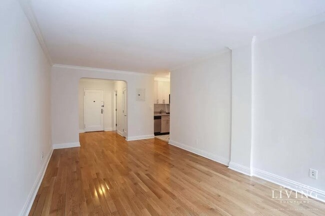 Building Photo - West Village Charming studio apartment in amazing location
