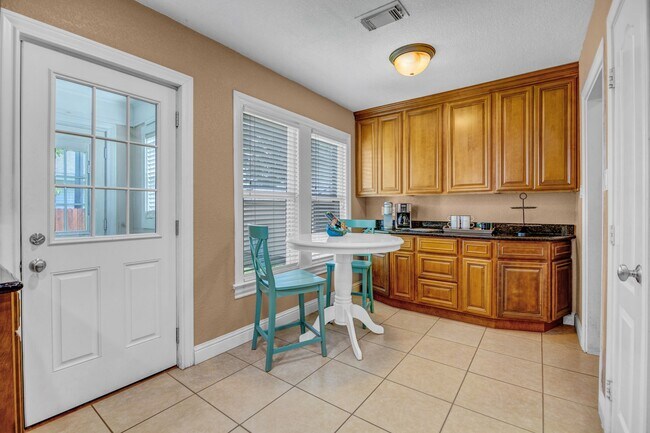 Building Photo - 4828 Wharton Dr