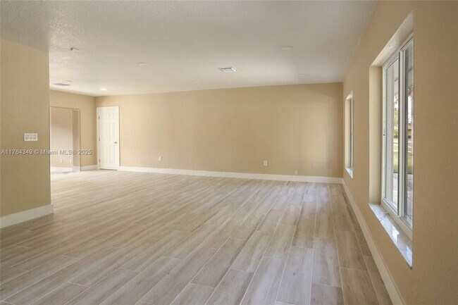Building Photo - 8870 SW 87th St