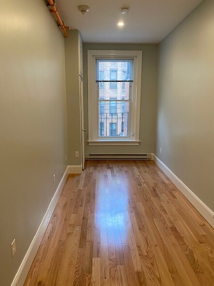 Building Photo - 400 Marlborough St